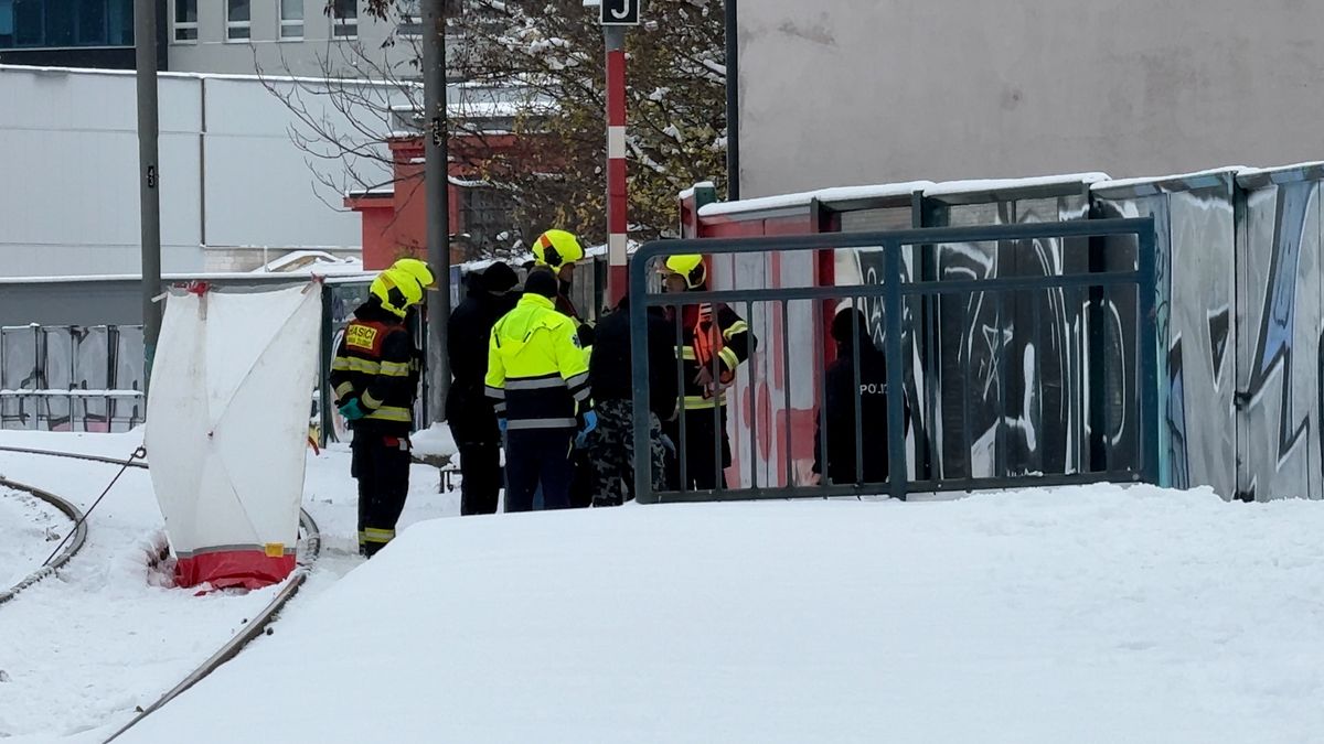 Na nádraží v pražských Holešovicích našli mrtvého muže, zřejmě umrzl